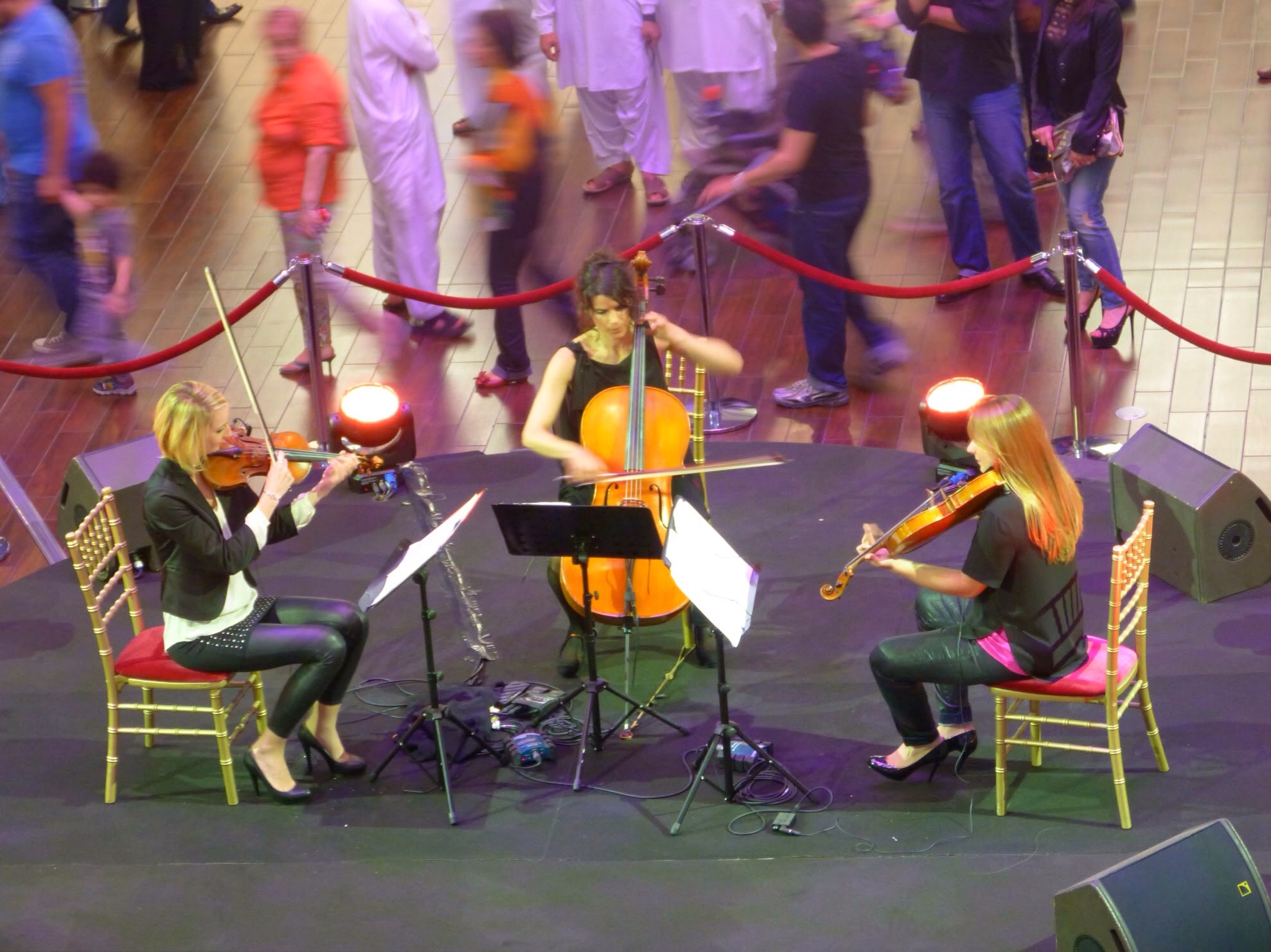 photo de Luster Trio - Perrine Bakubama